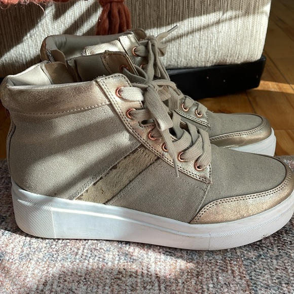 Women’s high top sneakers 8 gold/tan - Picture 2 of 4